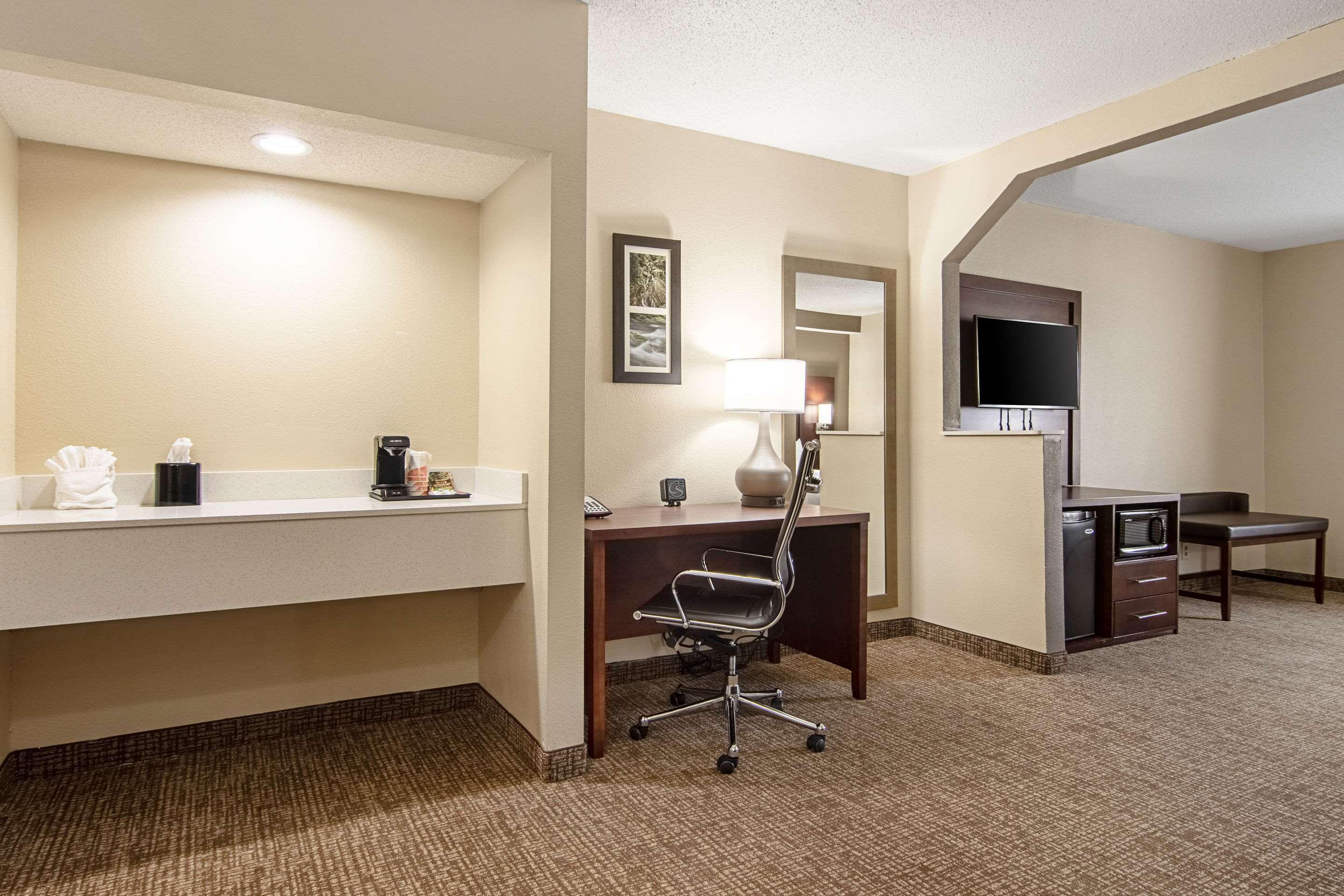 Comfort Suites Knoxville Airport Alcoa Exterior photo